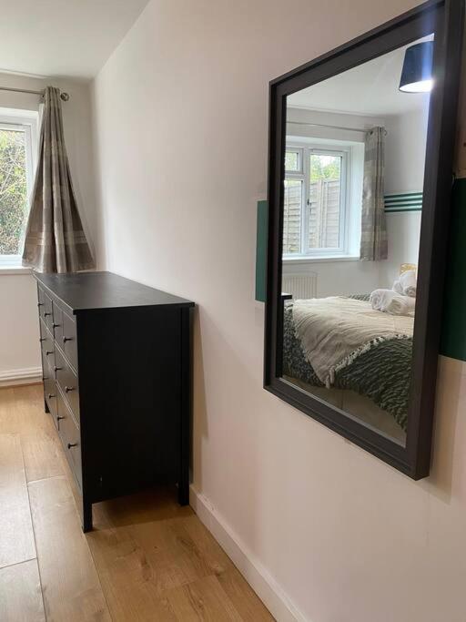 Luxury 2 Bedroom Apartment, Parking, Few Minutes Walk From Wembley Stadium London Exterior photo
